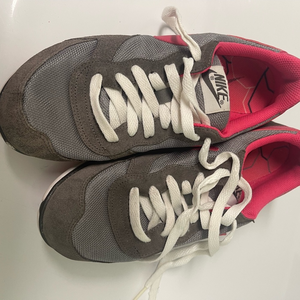 Women’s size 7 Nike
